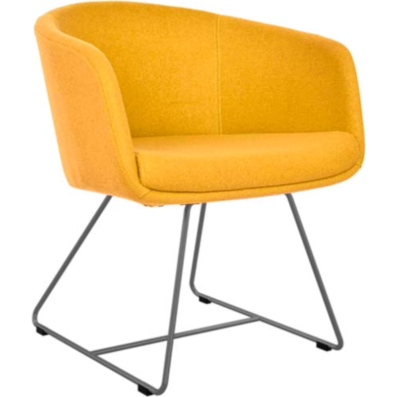 Poltrona Boom mostaza base Trineo pintada