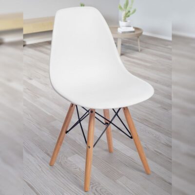 Silla Eames tapizada en cuerina blanca